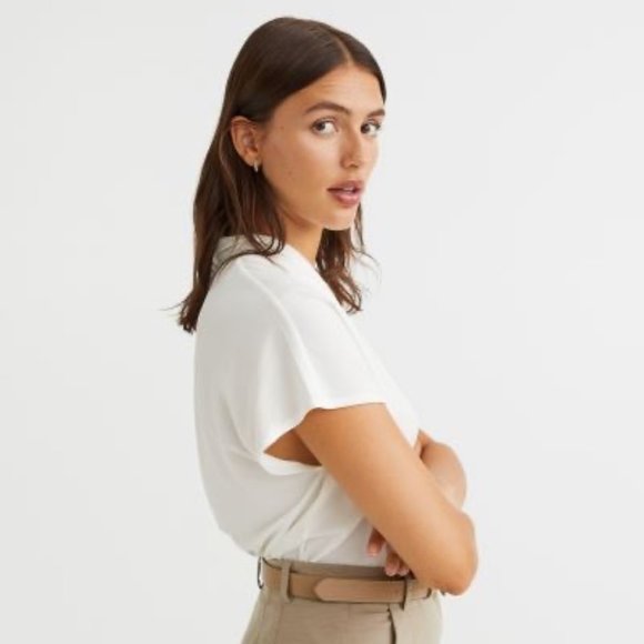 NWOT H&M - V-neck Top - Picture 3 of 8